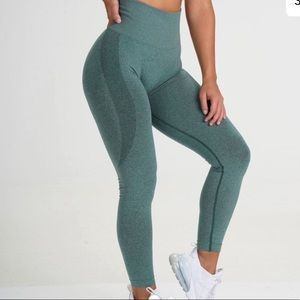 Women’s NVGTN leggings size S